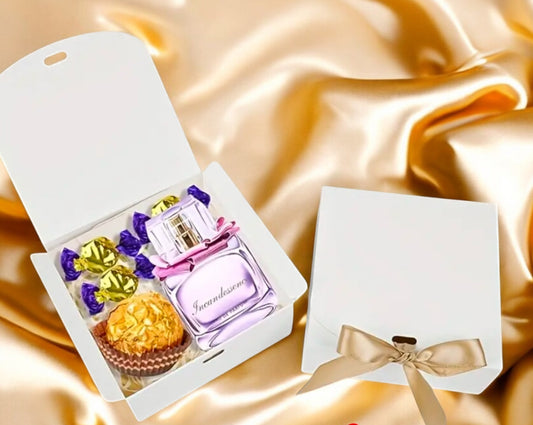 SMALL SQUARE GIFT BOX WITH RIBBON