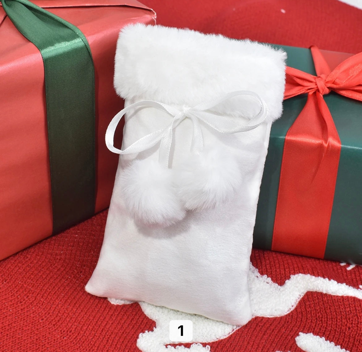 CHRISTMAS VELVET POM POM POUCH